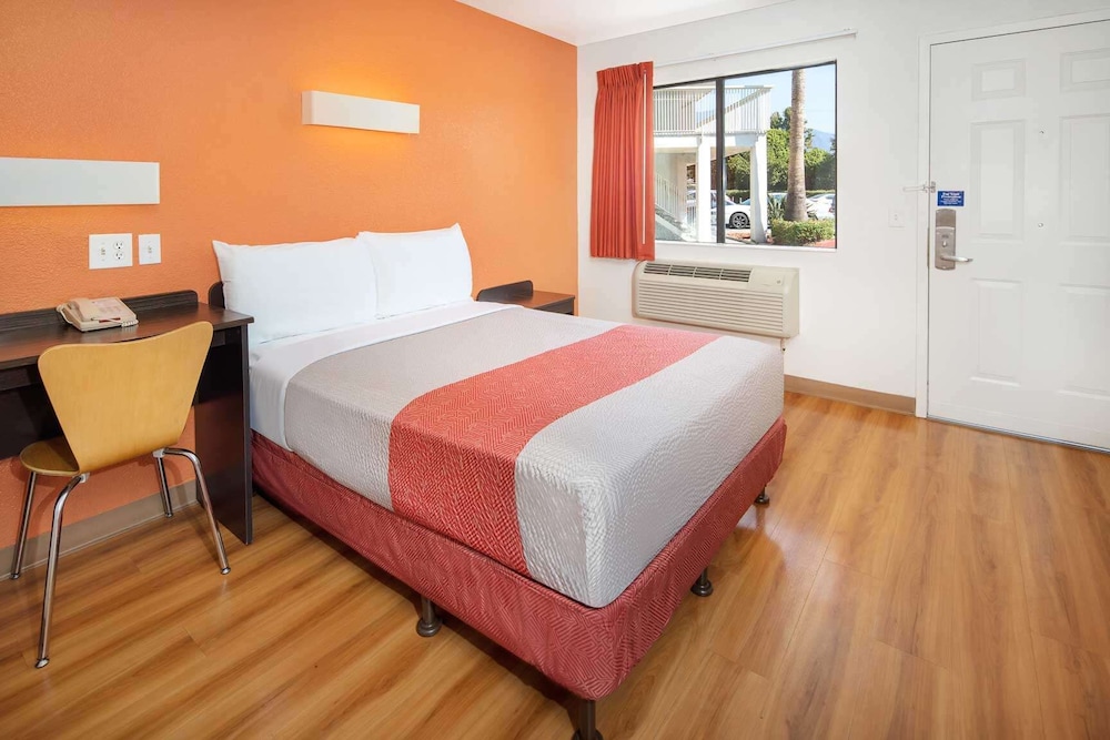 Motel6 Arcadia, CA - Los Angeles - Pasadena Area 16/40