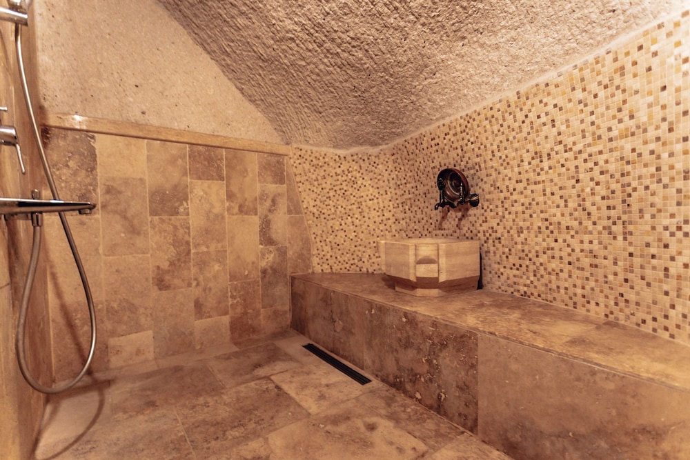 Apex Cave Hotel 33/61