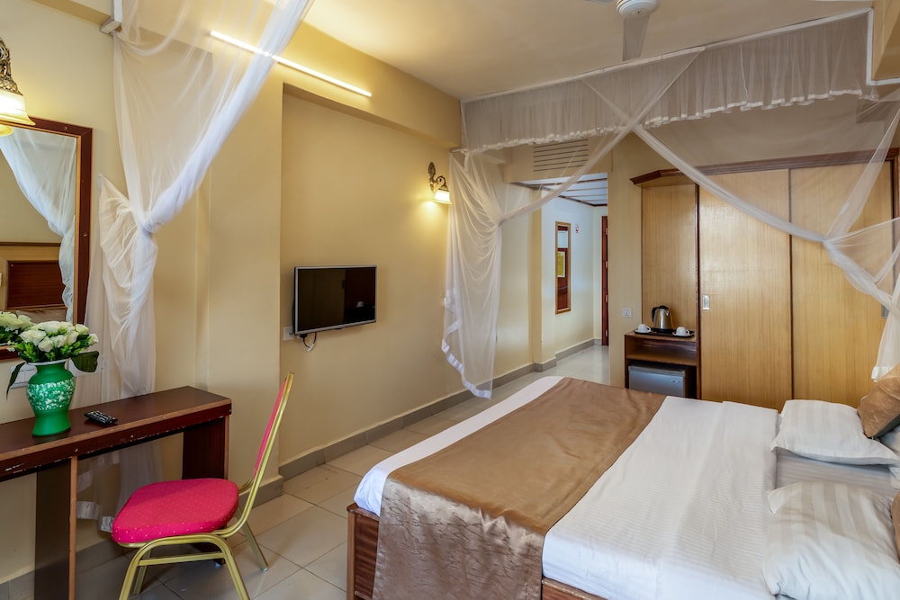 Pulickal Airport Hotel 22/50