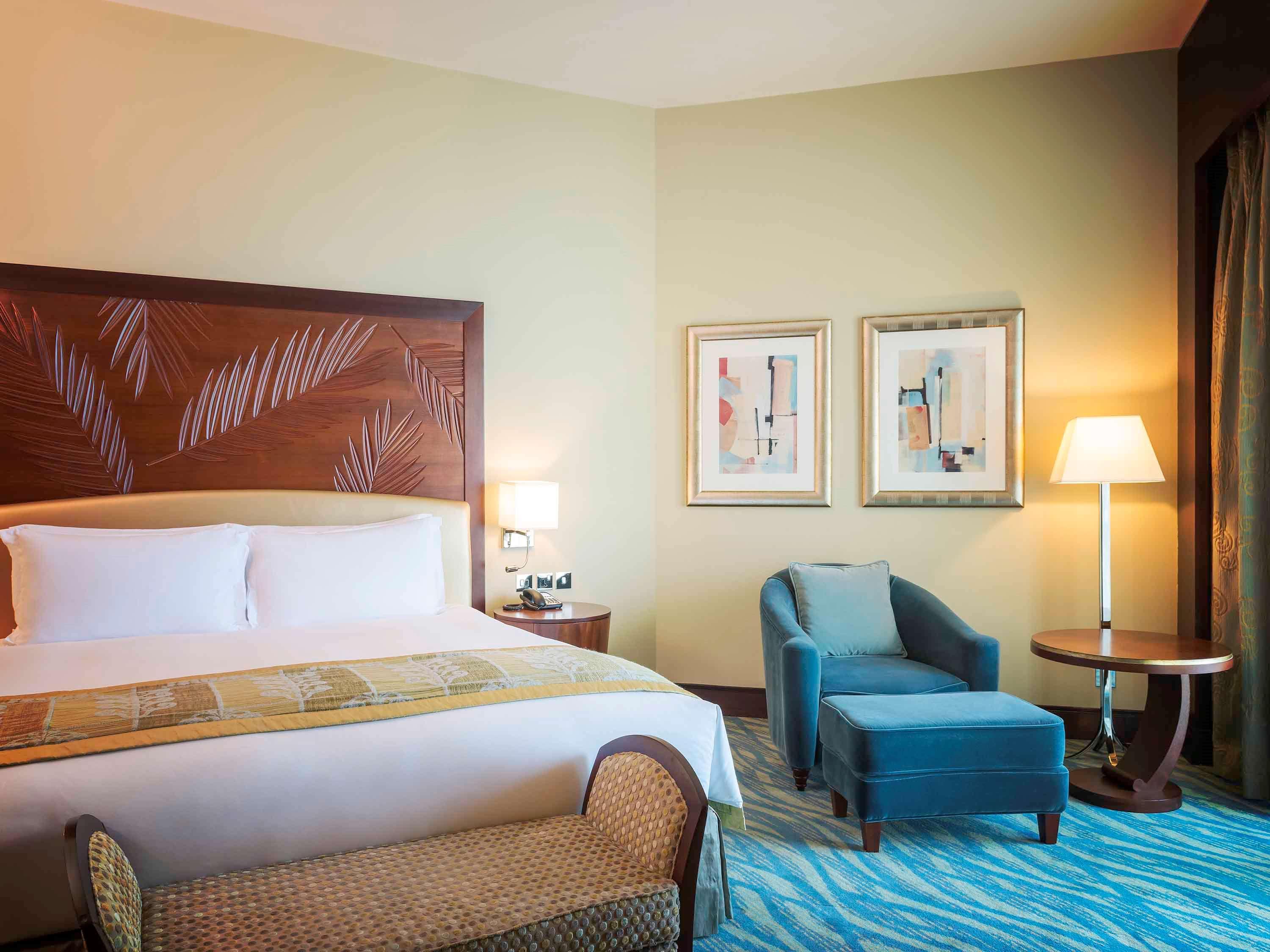 Prestige, Suite, King Bed, Partial Sea View, 2 Balconies