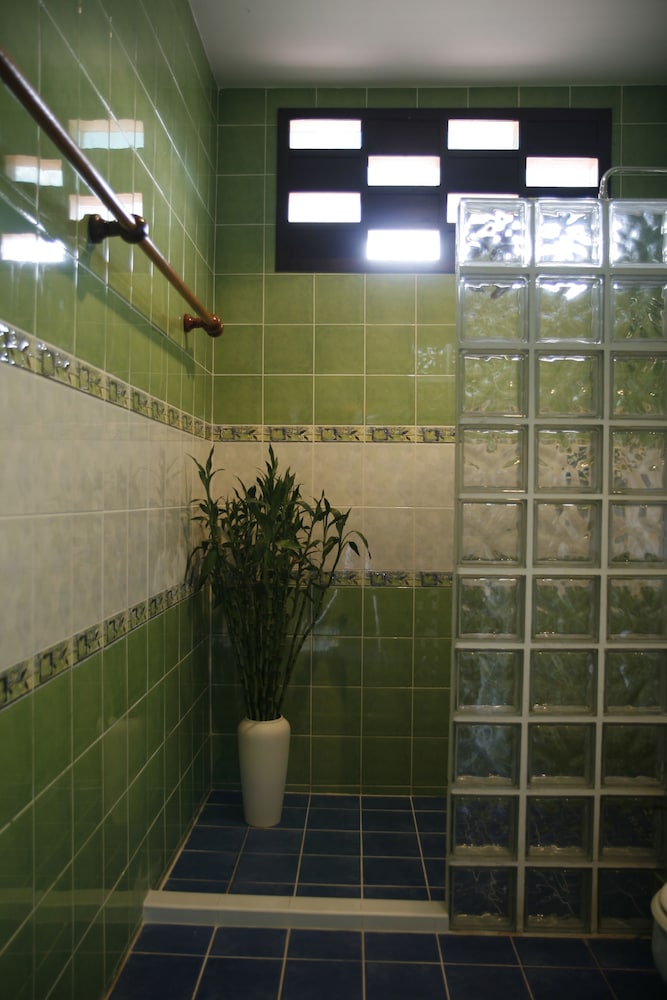 RedDoorz Plus Evergreen Boutique Hotel 38/53