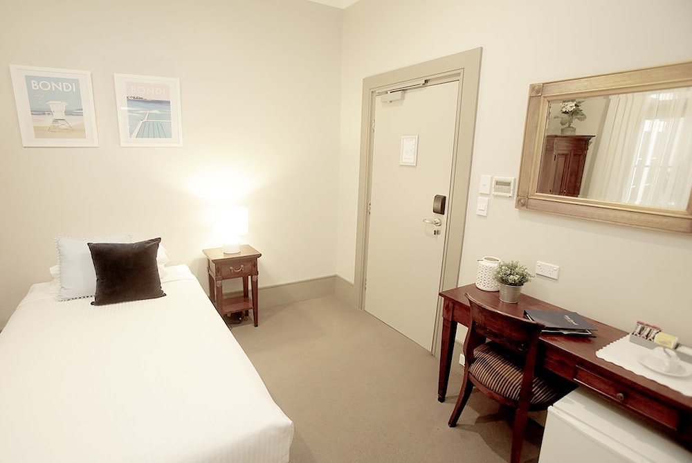 HOTEL BONDI 32/67