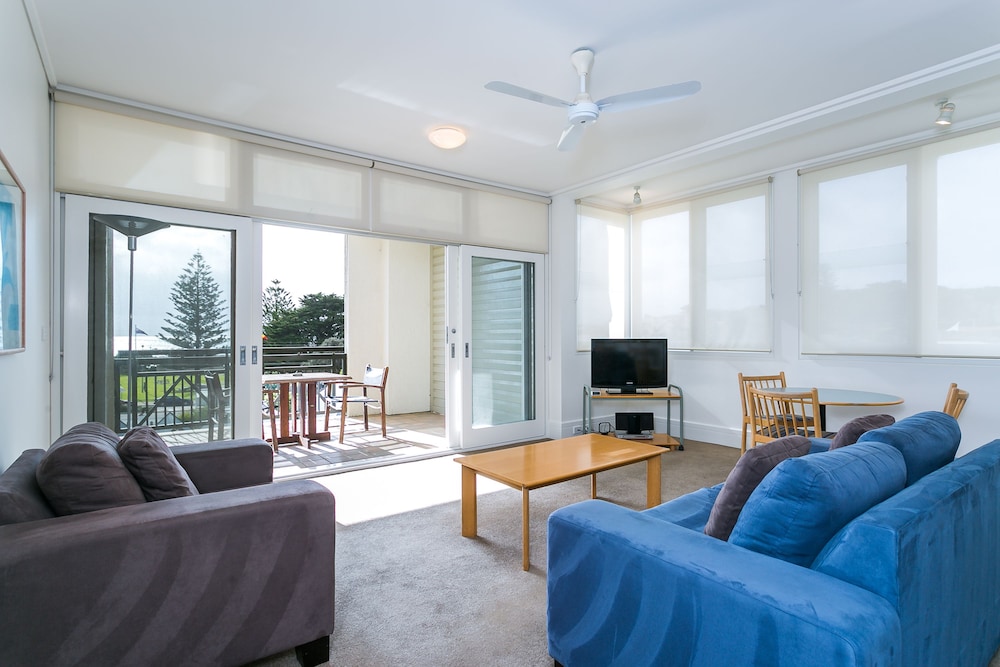 PORTSEA VILLAGE RESORT 50/69