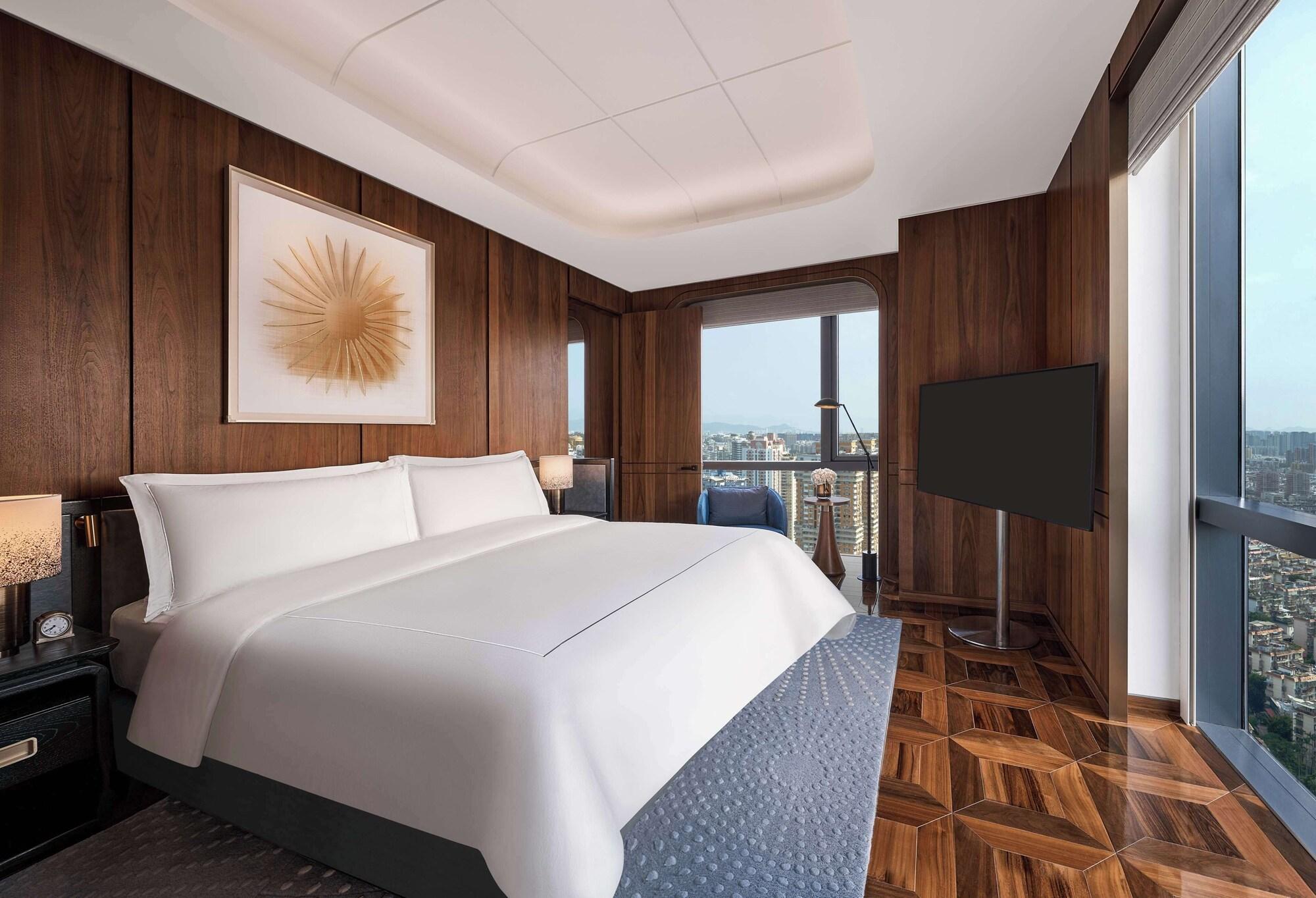 Waldorf, Premier, Suite