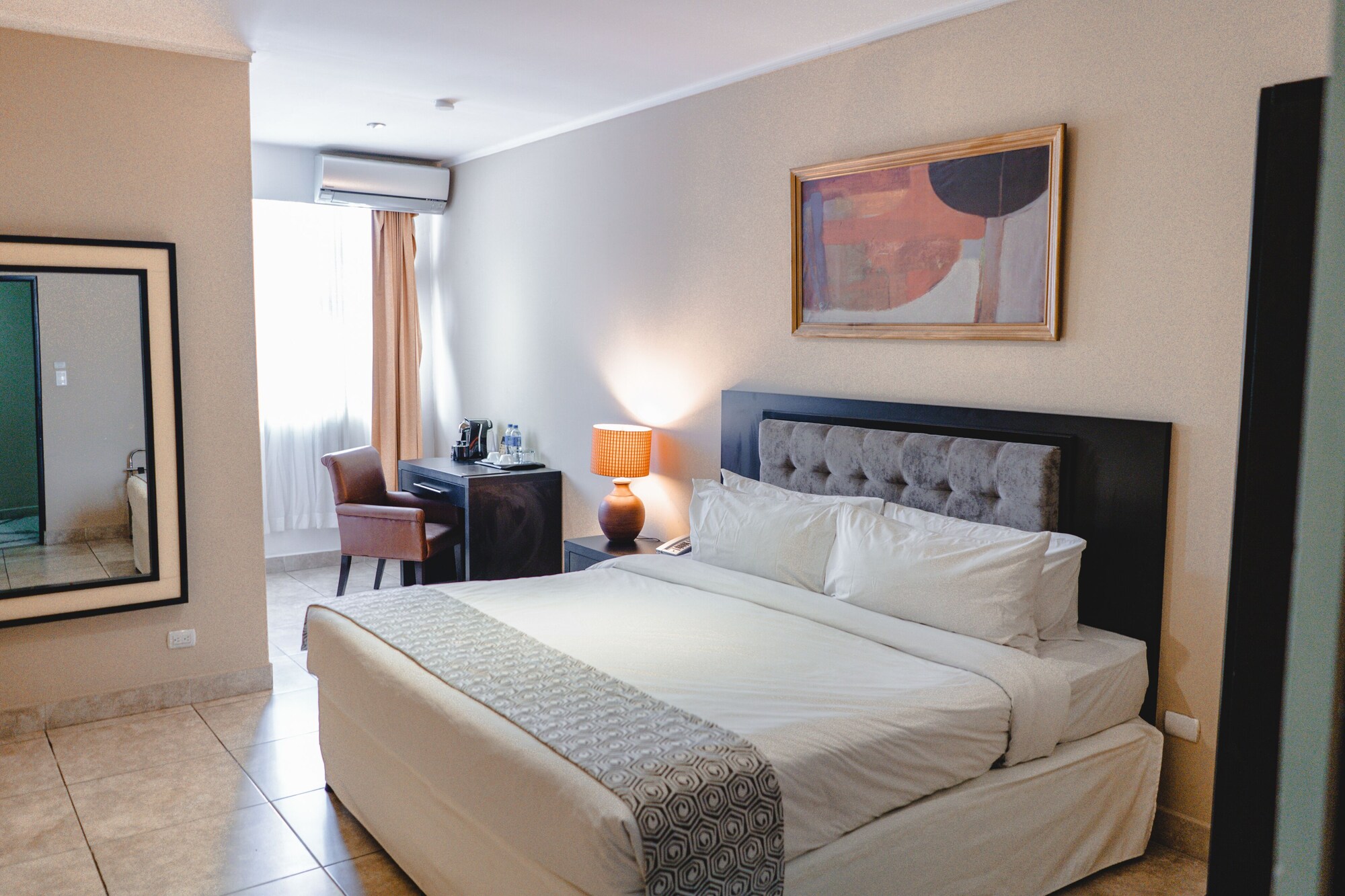 SUPERIOR, KING BED