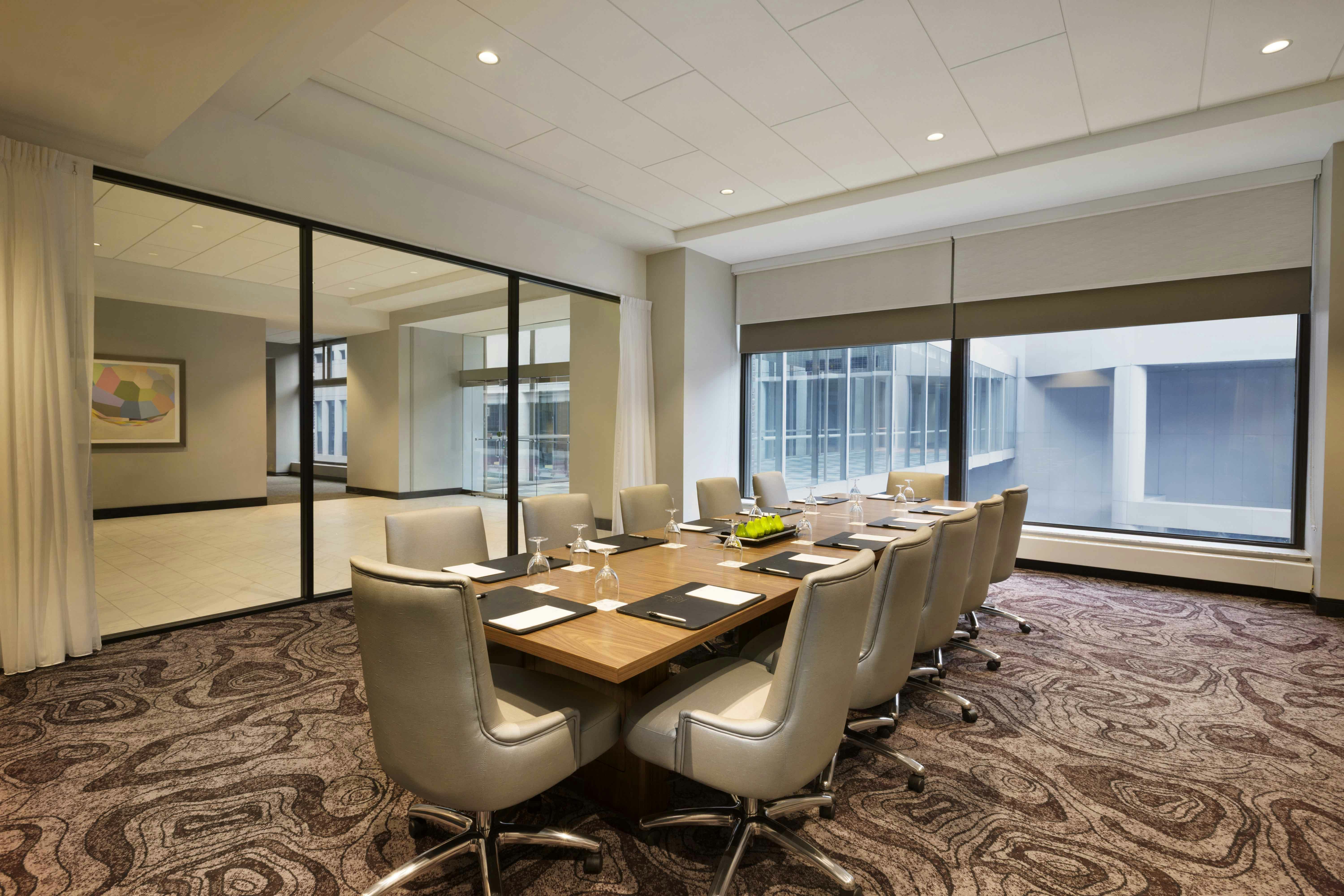 Embassy Suites By Hilton Minneapolis Downtown Hotel 58/62