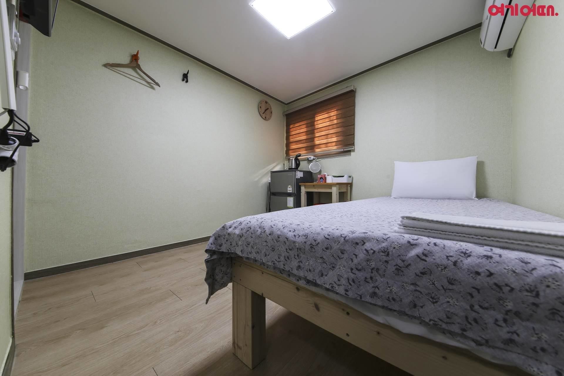 STANDARD, SINGLE, SINGLE BED