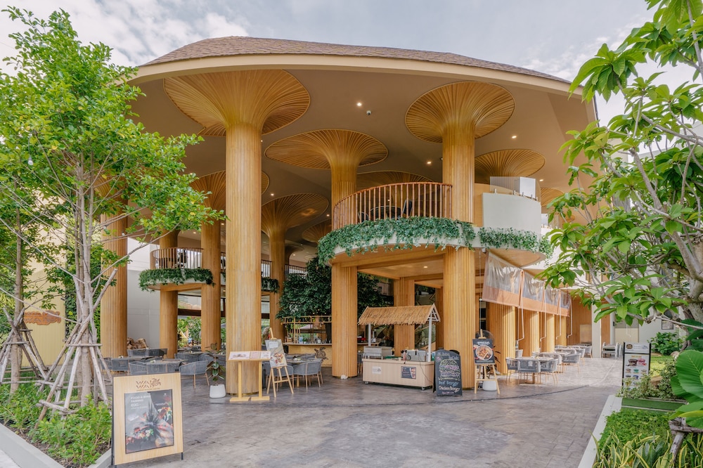 Phuket Emerald Beach Resort in KARON BEACH