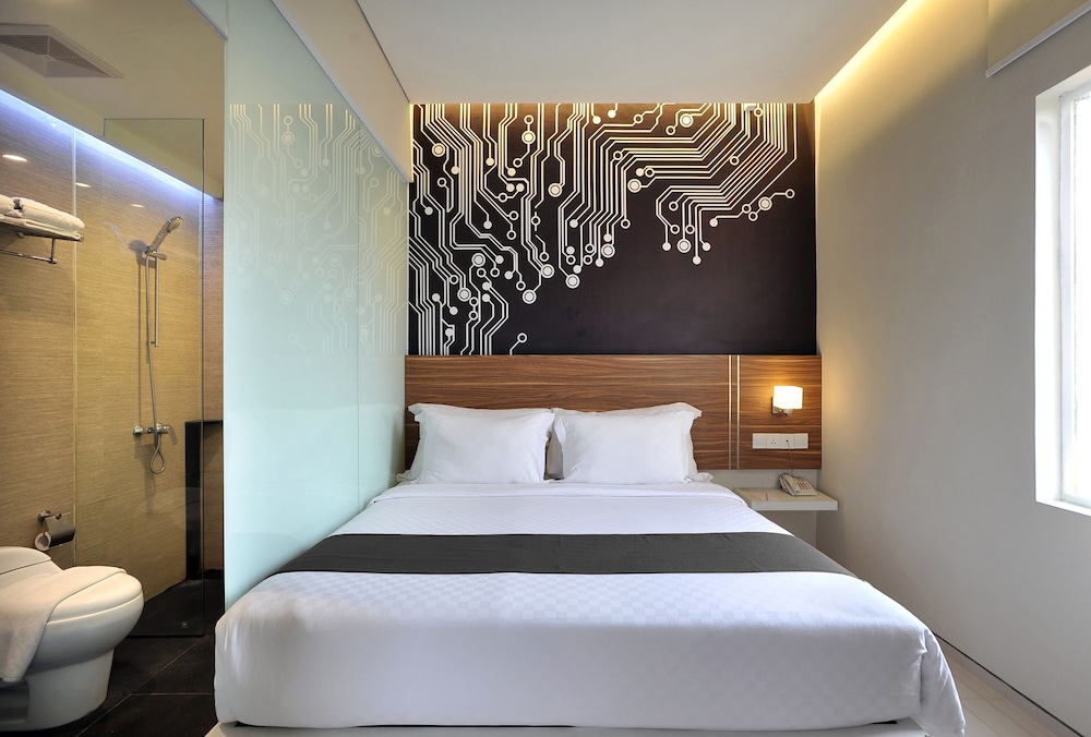 The Life Hotels 9/26