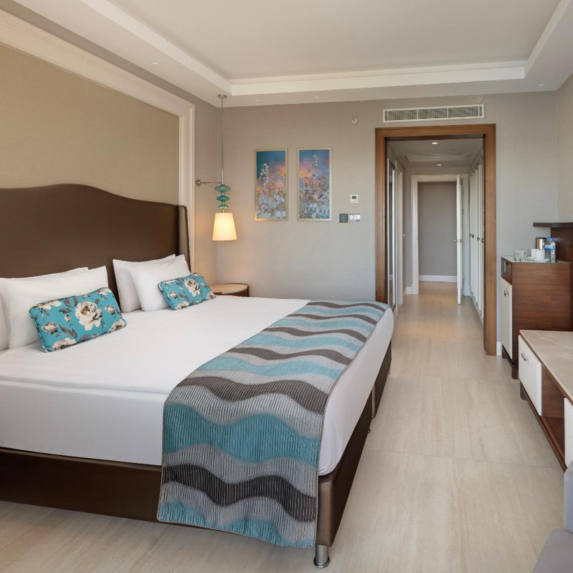 Main, Suite