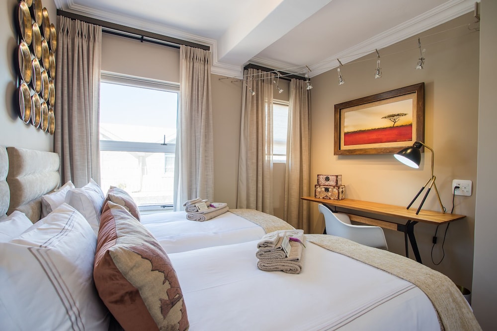 dk villas 2 The Boardwalk (Hout Bay) 8/50