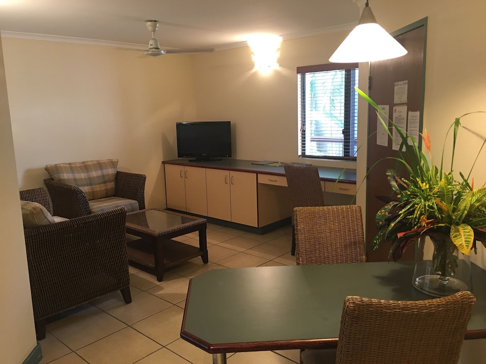 Bay Village Tropical Retreat 37/45