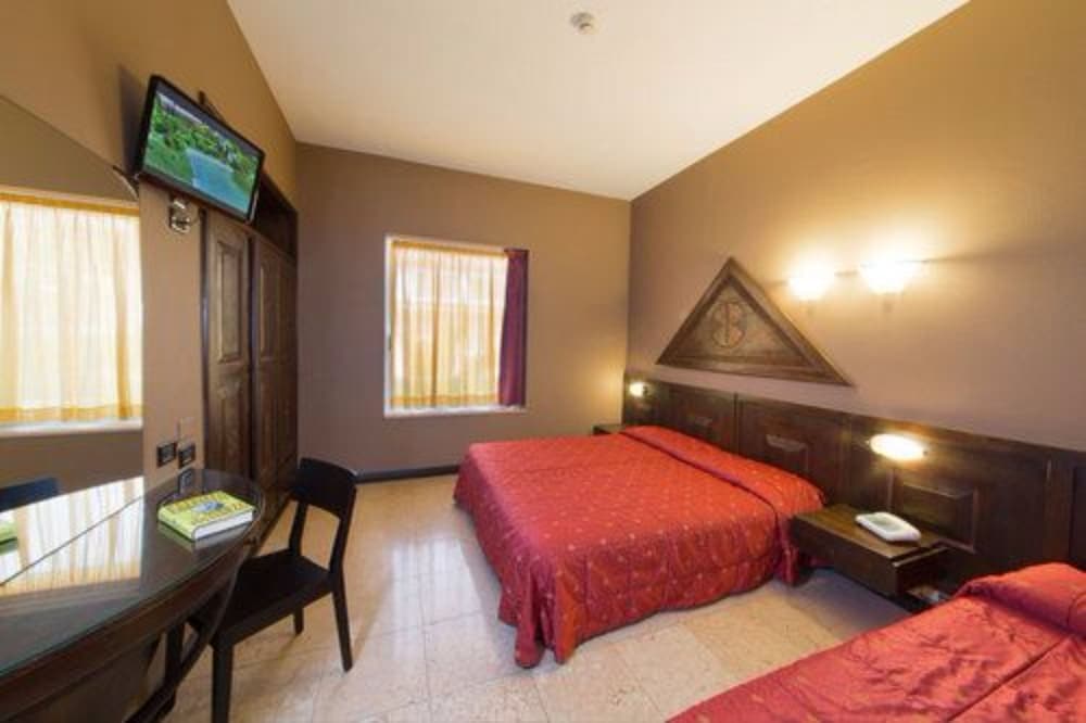 Economy, 1 Double and 1 Single Bed