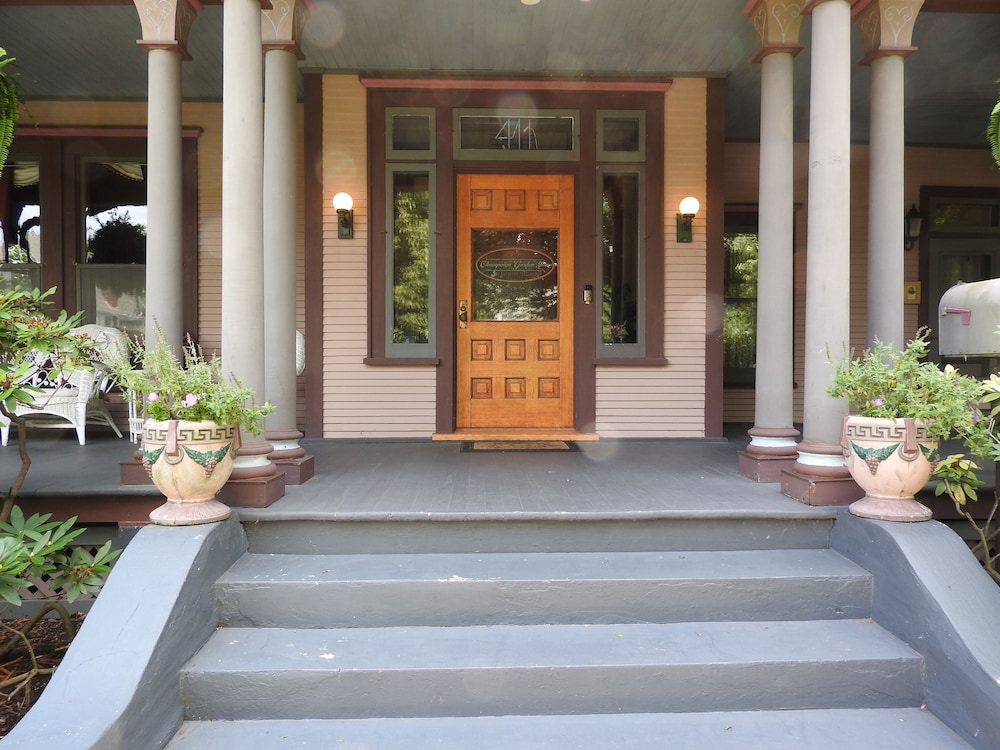 Champaign Garden Inn 3/50
