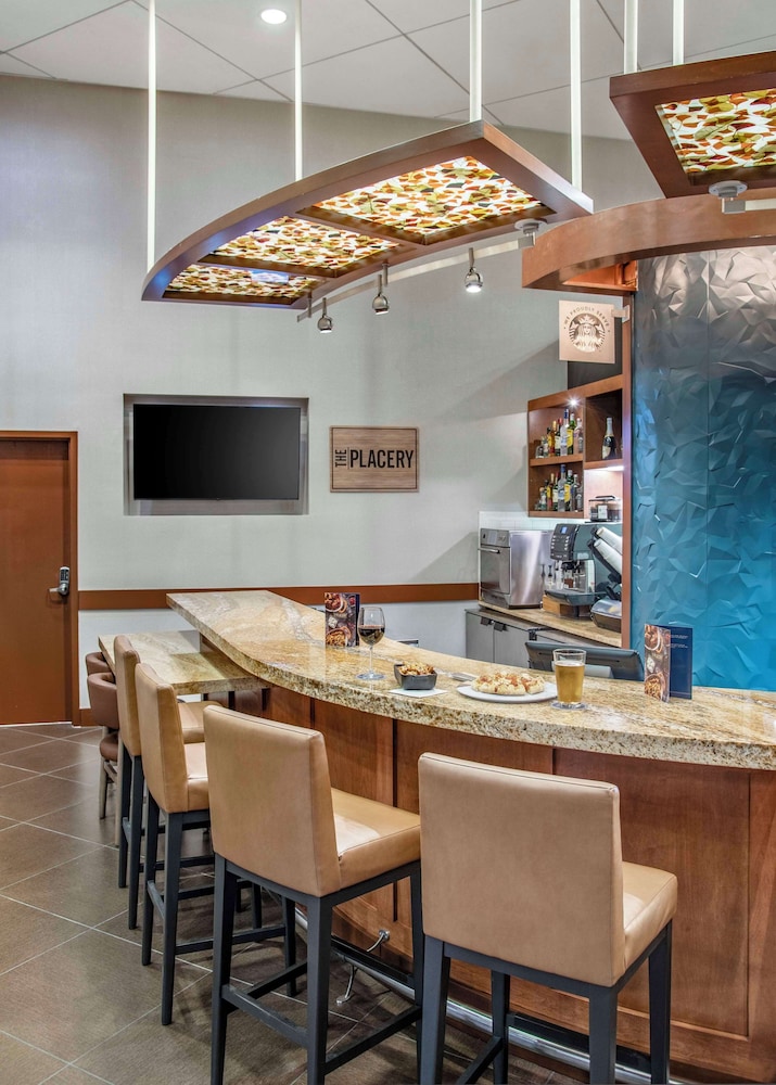 Hyatt Place Riverside Downtown 40/60