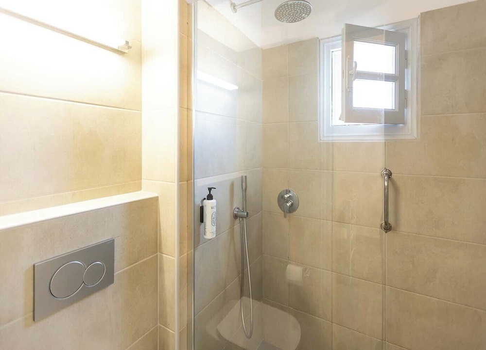Rhapsody Traditional Apartments 58/60