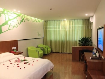 Vatica Hotel (Shanghai International Tourist Resort Huaxia East Road Metro Station) 14/21