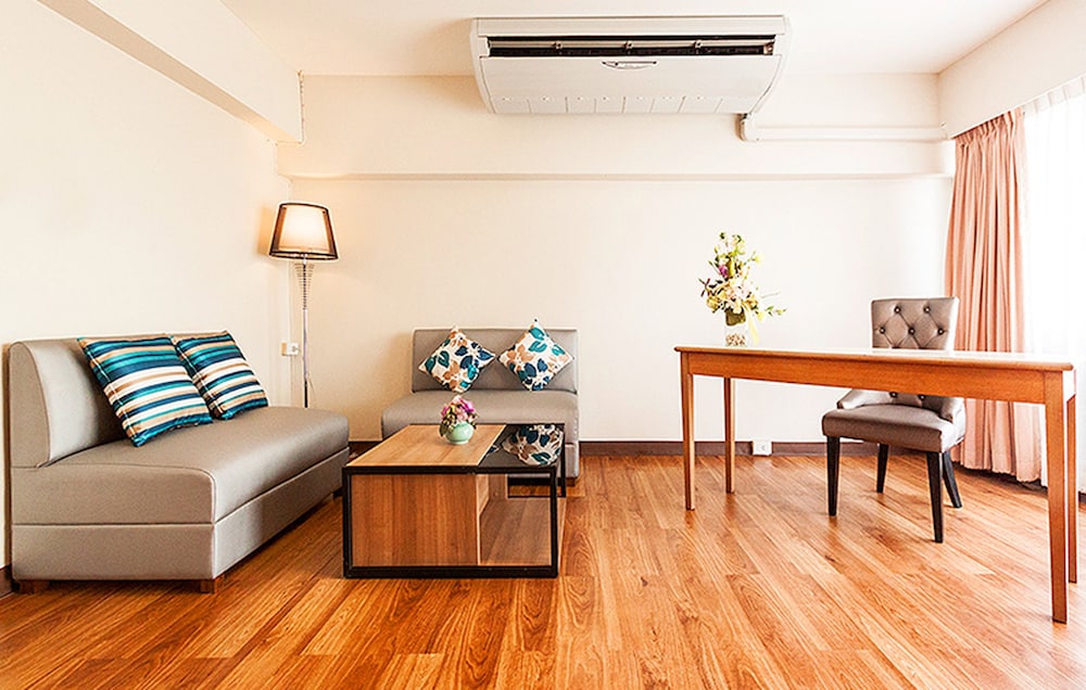 Samran Place Hotel 34/45