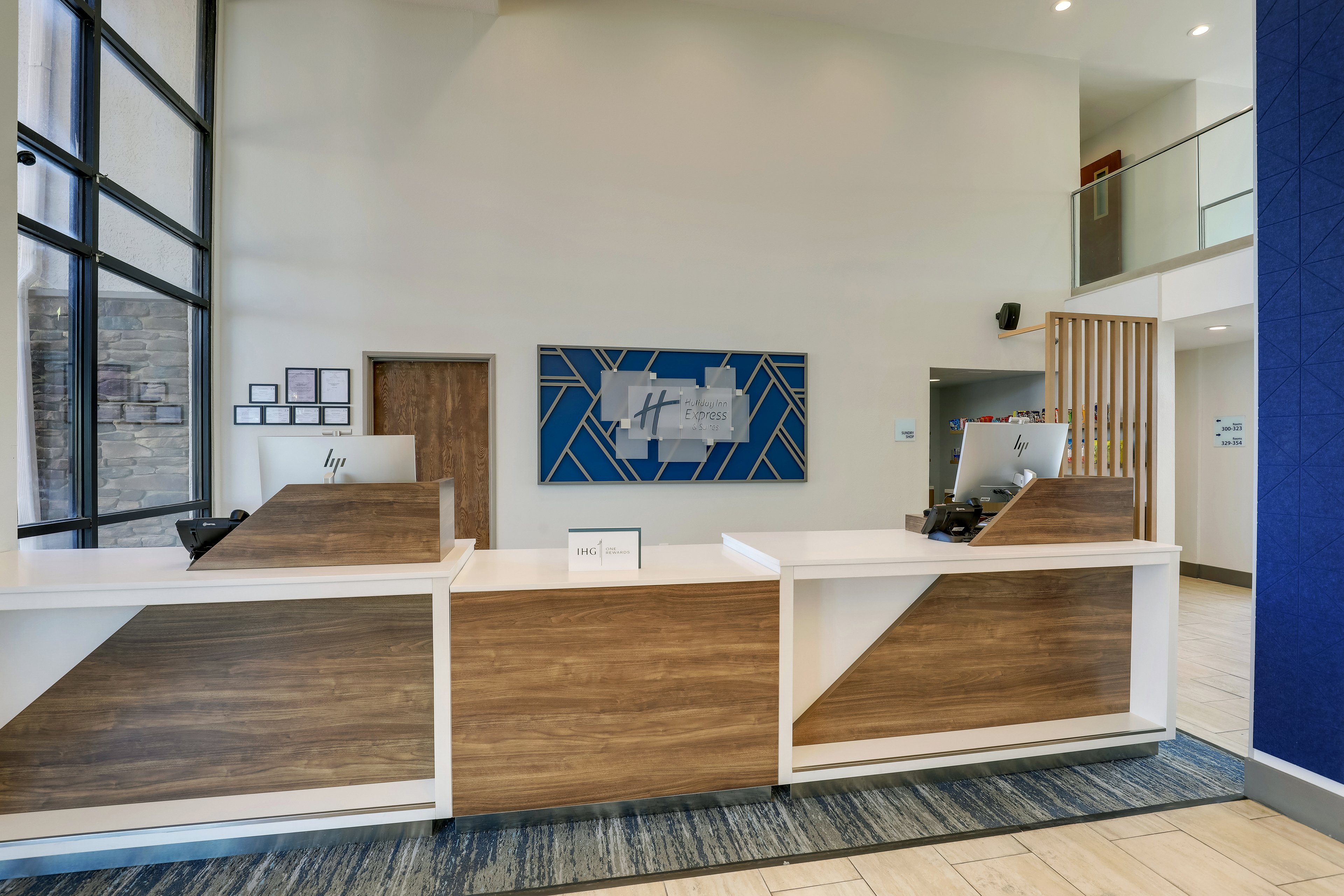 Holiday Inn Express Hotel Suites Branson 76 Cent 20/73