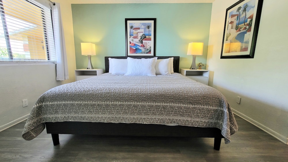 Sunny Palms Inn 12/31