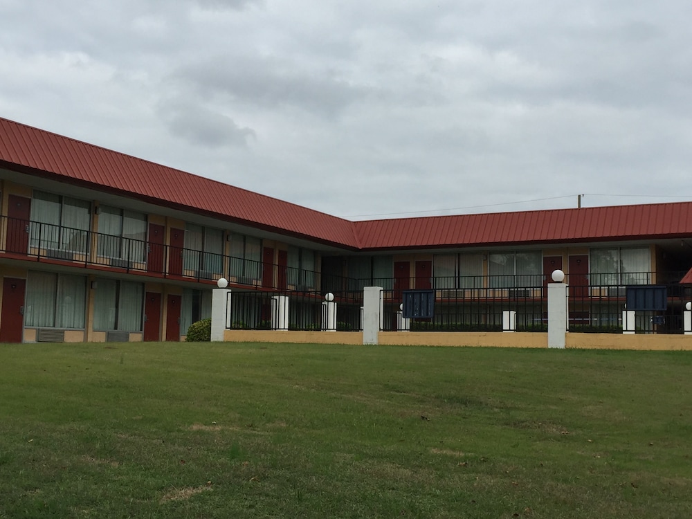 American Inn Pontotoc 6/46