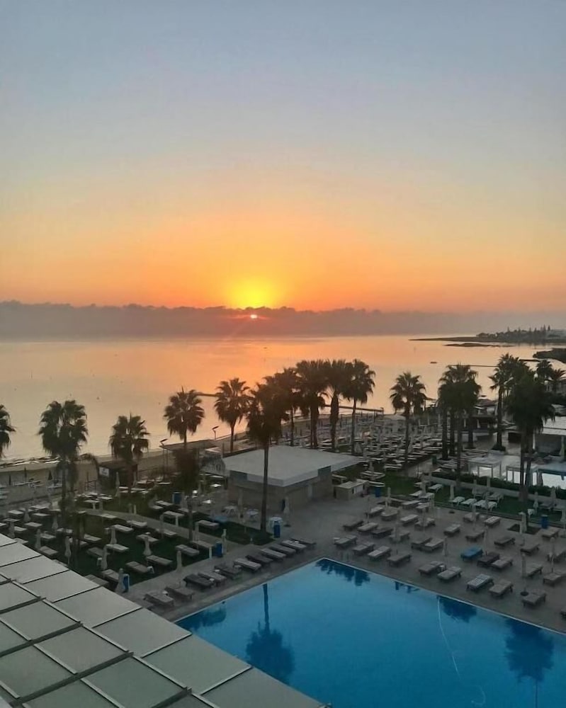 Constantinos The Great Beach Hotel 63/68