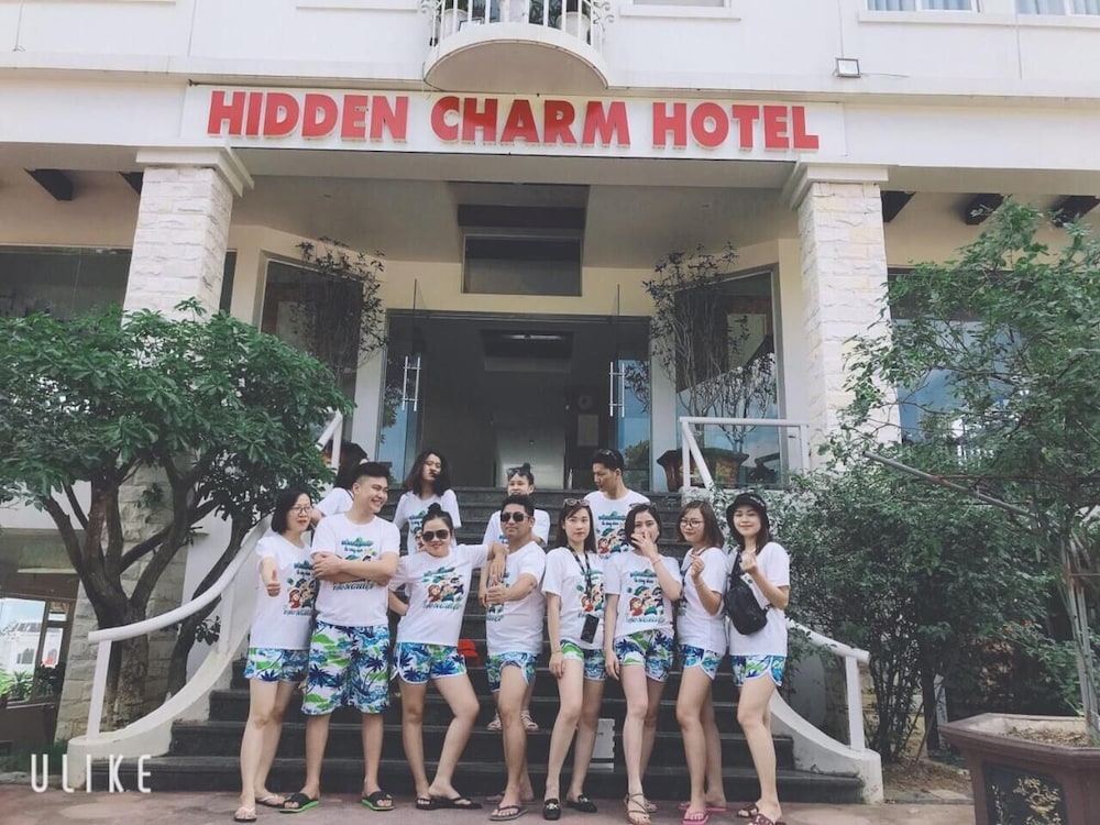 Hidden Charm Hotel 33/50