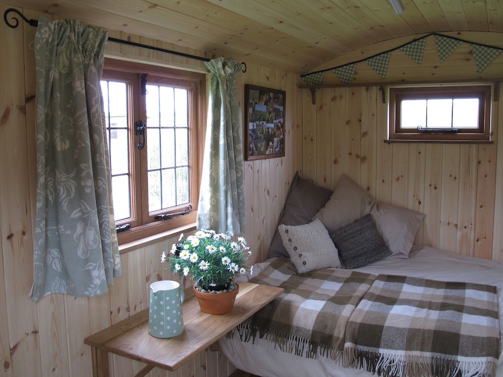 Marshwood Farm B&B And Shepherds Hut 14/33