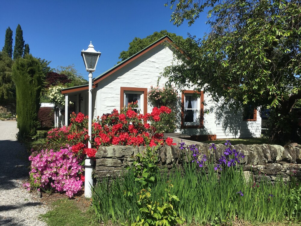 Settlers Cottage Motel 3/64