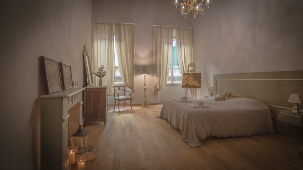 Breathtaking 4BD Apt 5min Walk to Duomo 4/33