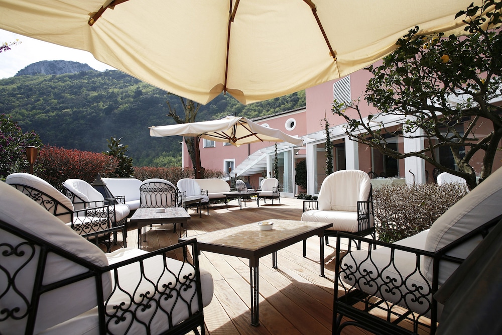LA LOCANDA DELLE DONNE MONACHE 44/59
