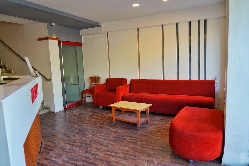 OYO Flagship 36844 Riverfront 26/31