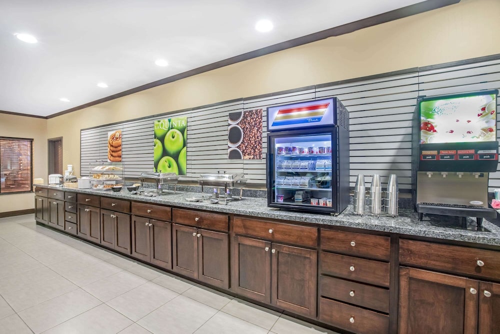 La Quinta Inn Suites By Wyndham Sioux Falls 40/55