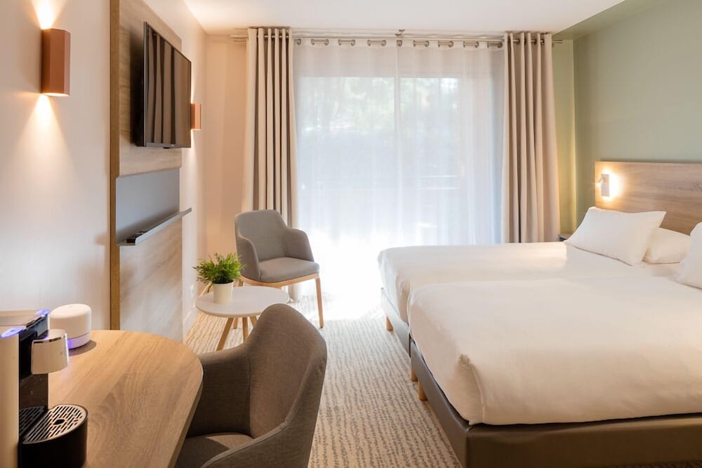 Room, King Bed, Pool Side, Vital Parc 2/3