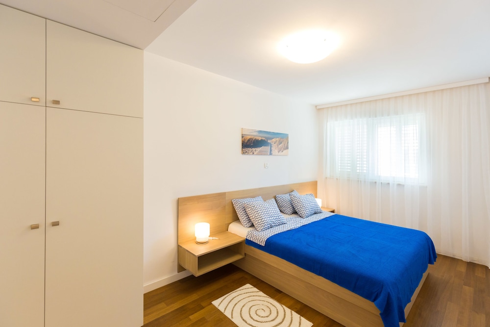 Antonio Luxury Beach Suites 4/35