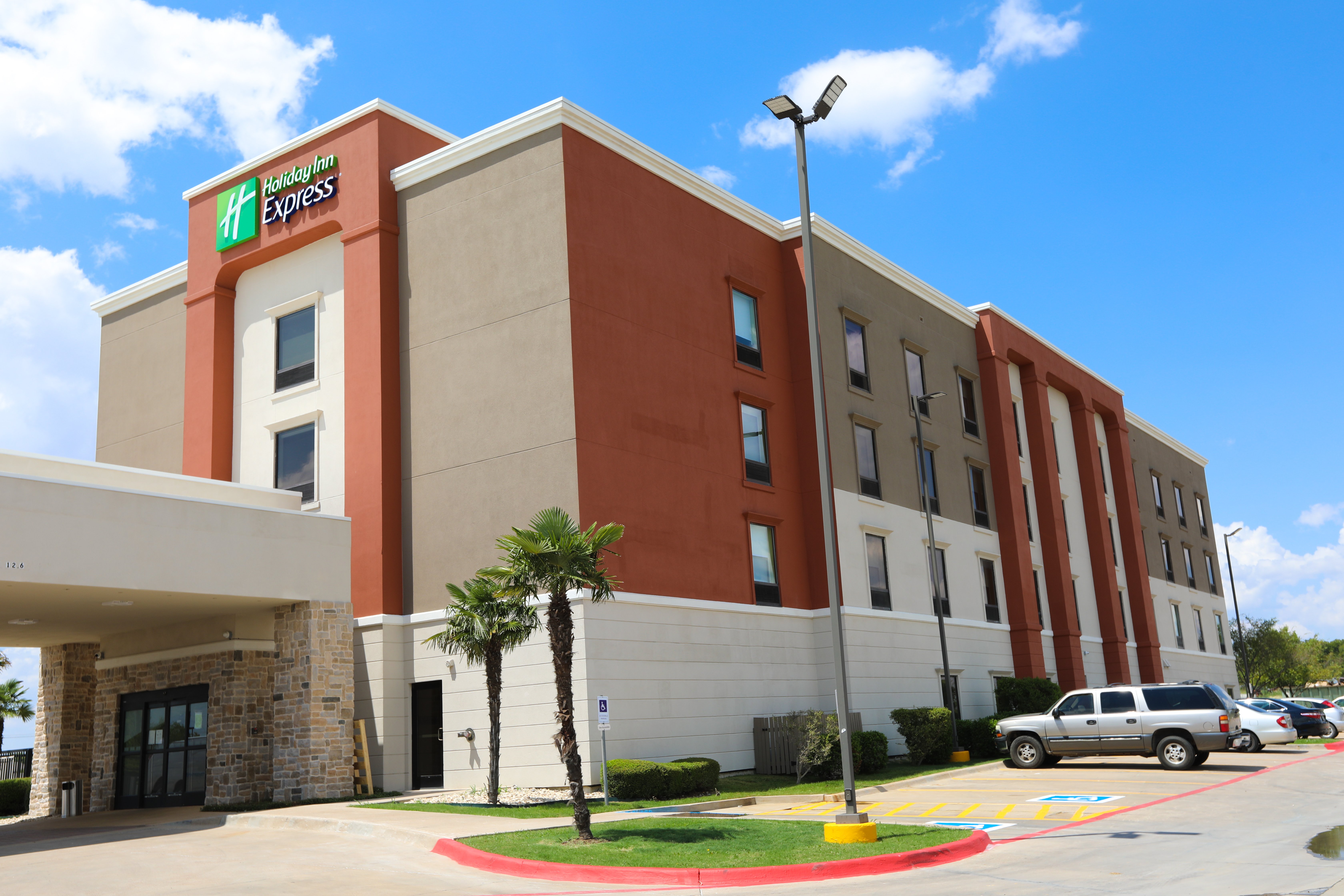 Holiday Inn Express Hillsboro I-35 62/69