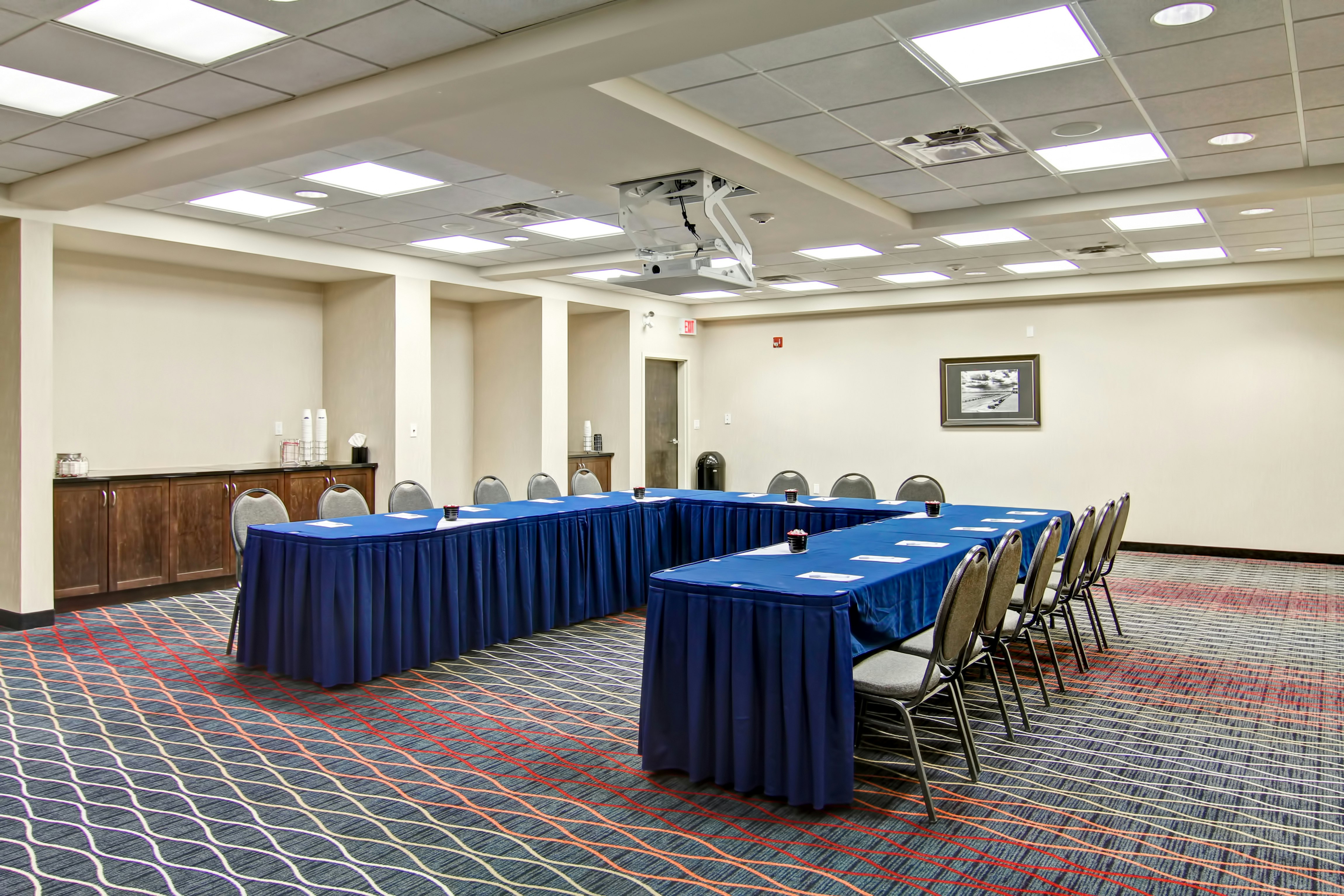 Hampton Inn Suites By Hilton Red Deer 33/38