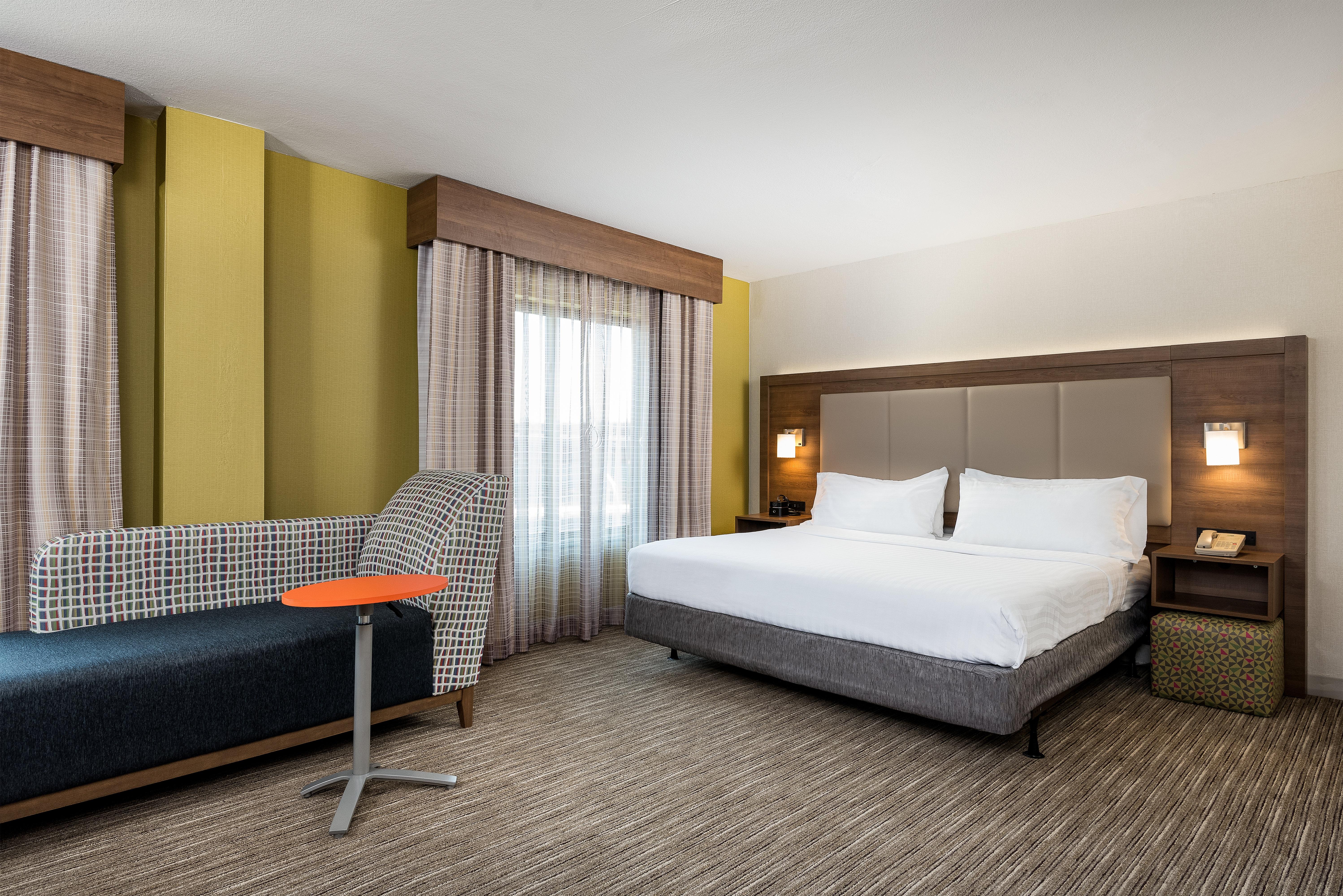 ROOM, KING BED