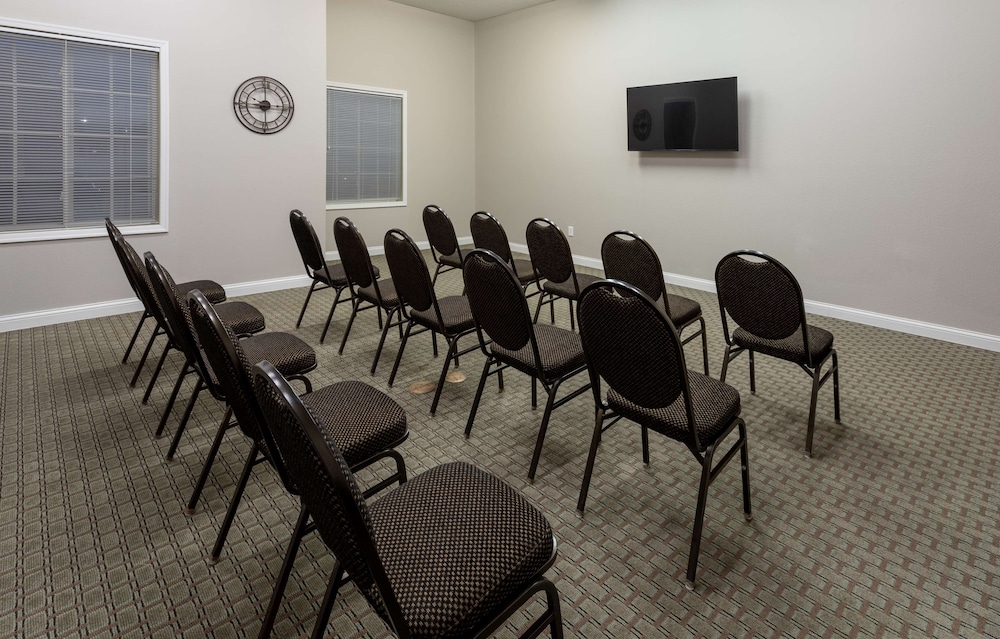 GrandStay Hotel and Conference 39/49