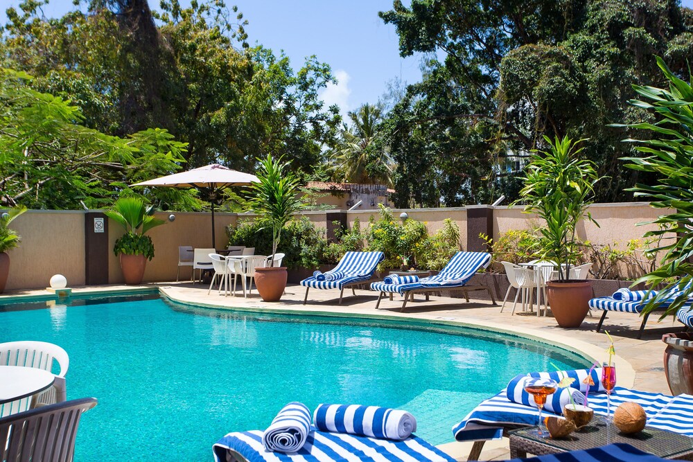 Bliss Resort 45/50