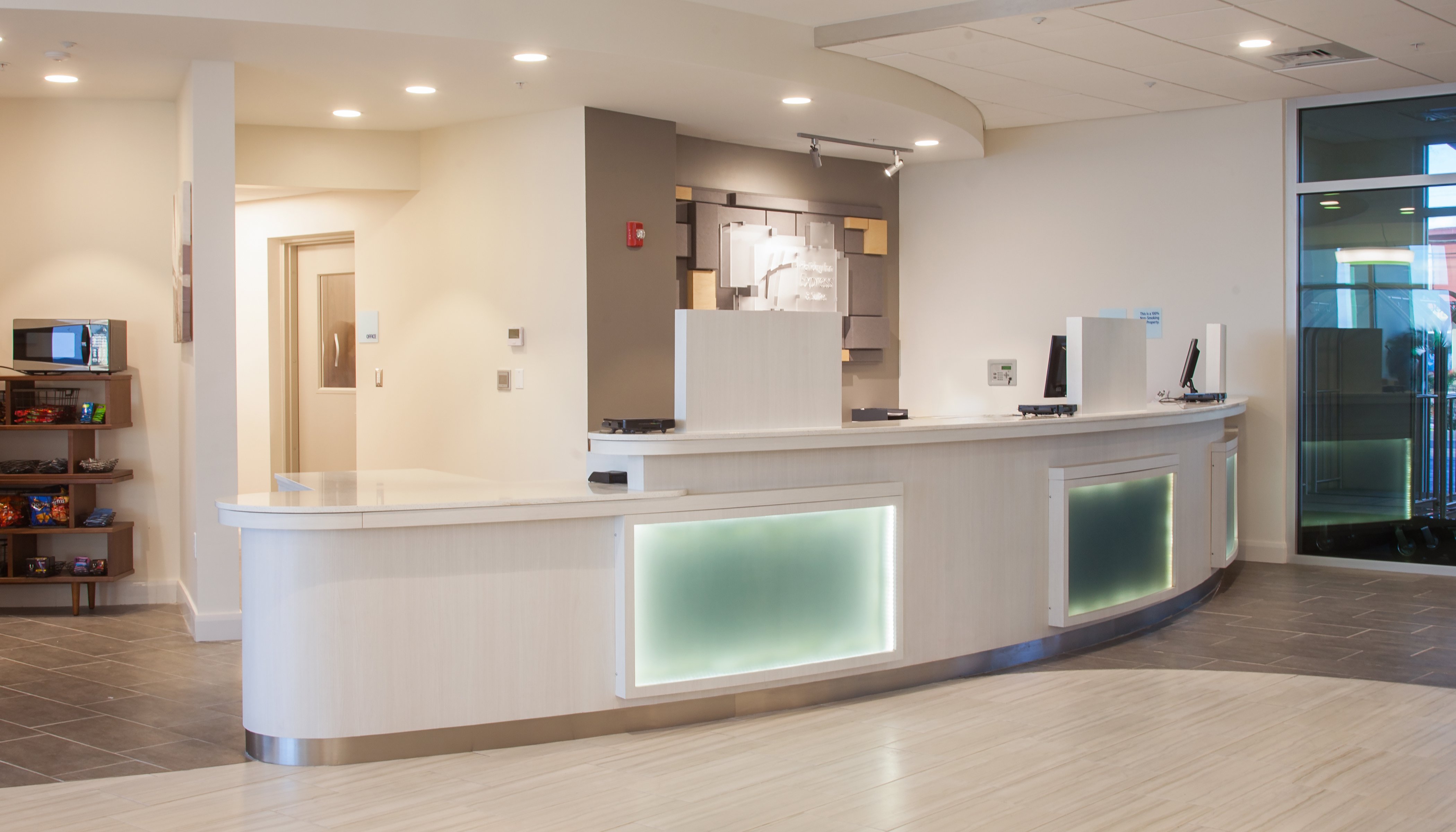 Holiday Inn Express Suites Panama City Beach 9/50