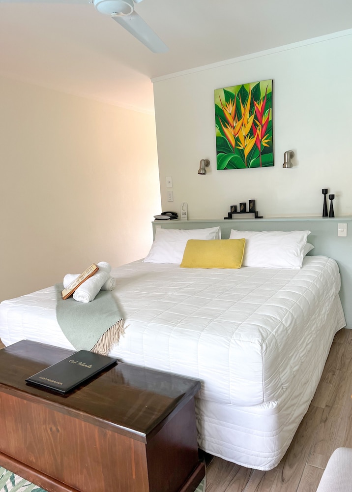 Castaway Resort 30/80