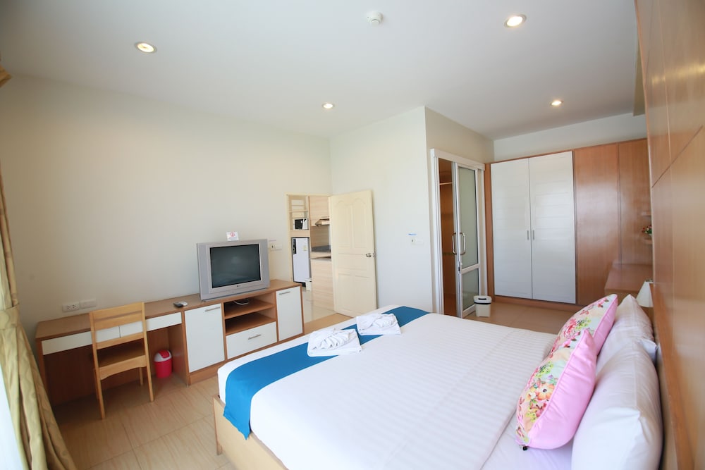 1 BEDROOM, SUITE