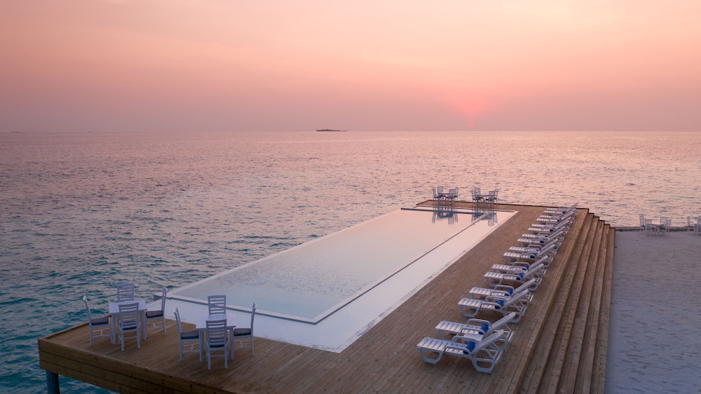 Sandies Bathala Maldives 40/71
