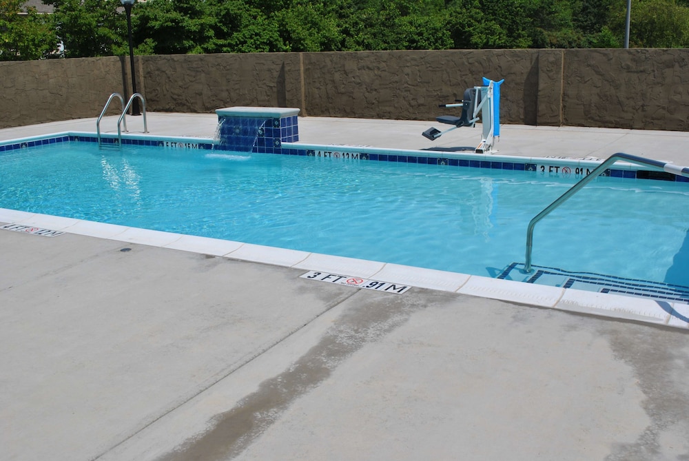 Doubletree By Hilton Fayetteville 25/43