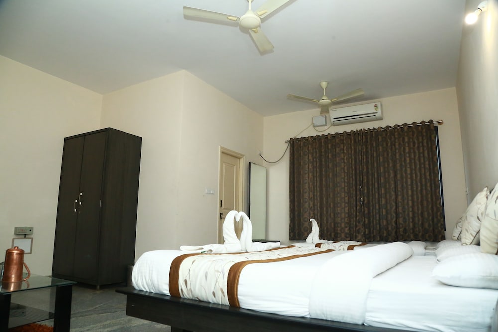 Soundarya Hotel 23/38
