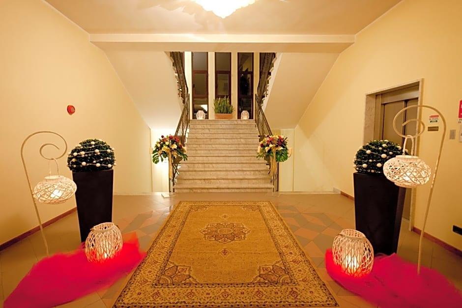 Demy Hotel 4/49