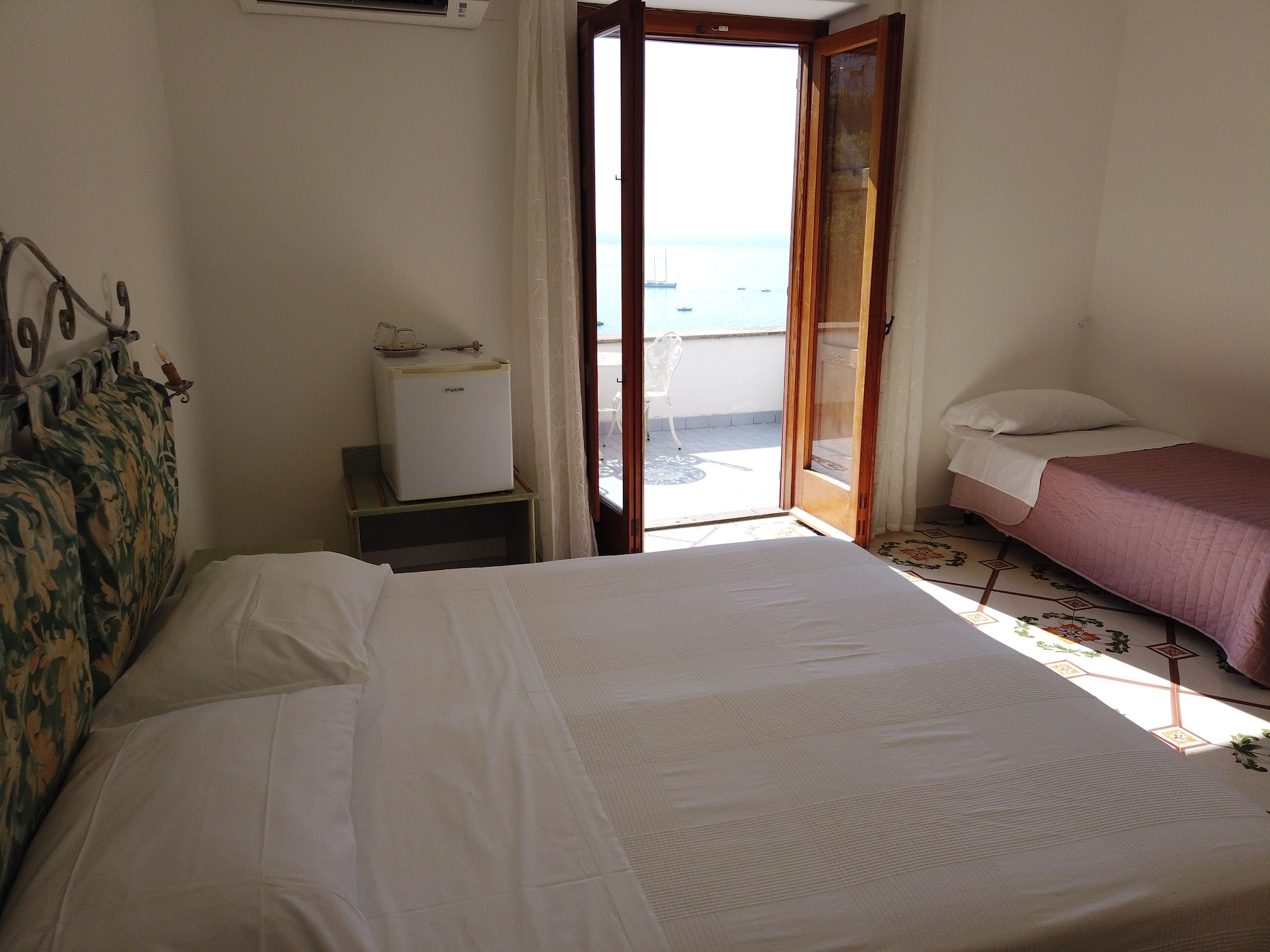 SUPERIOR, TRIPLE, 1 DOUBLE AND 1 SINGLE BED