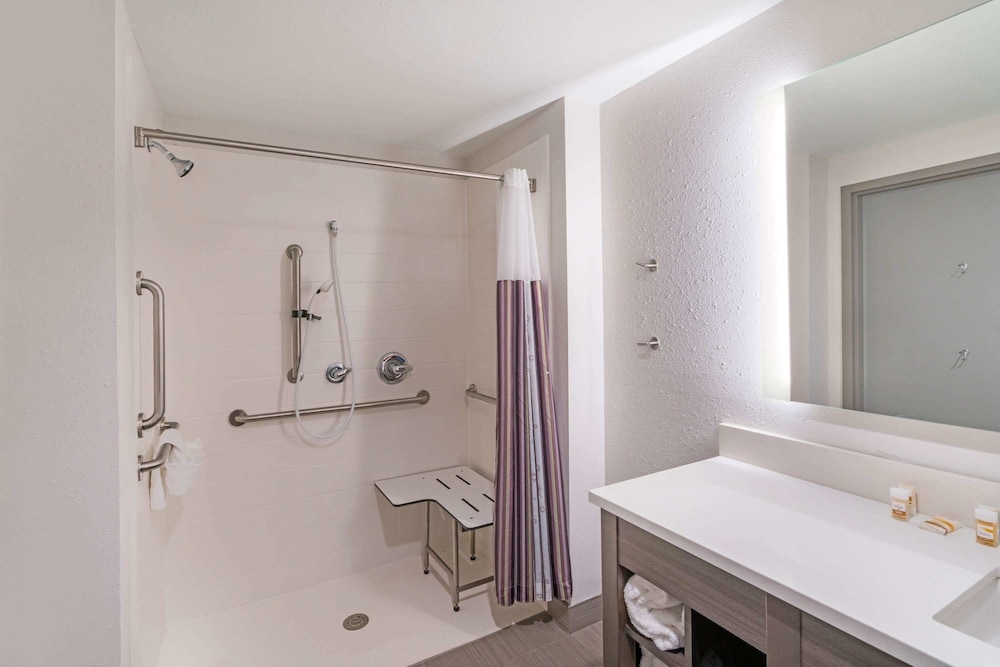 La Quinta Inn Suites By Wyndham Mobile 30/70
