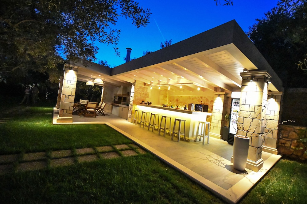 Artina Luxury Villa 2/50